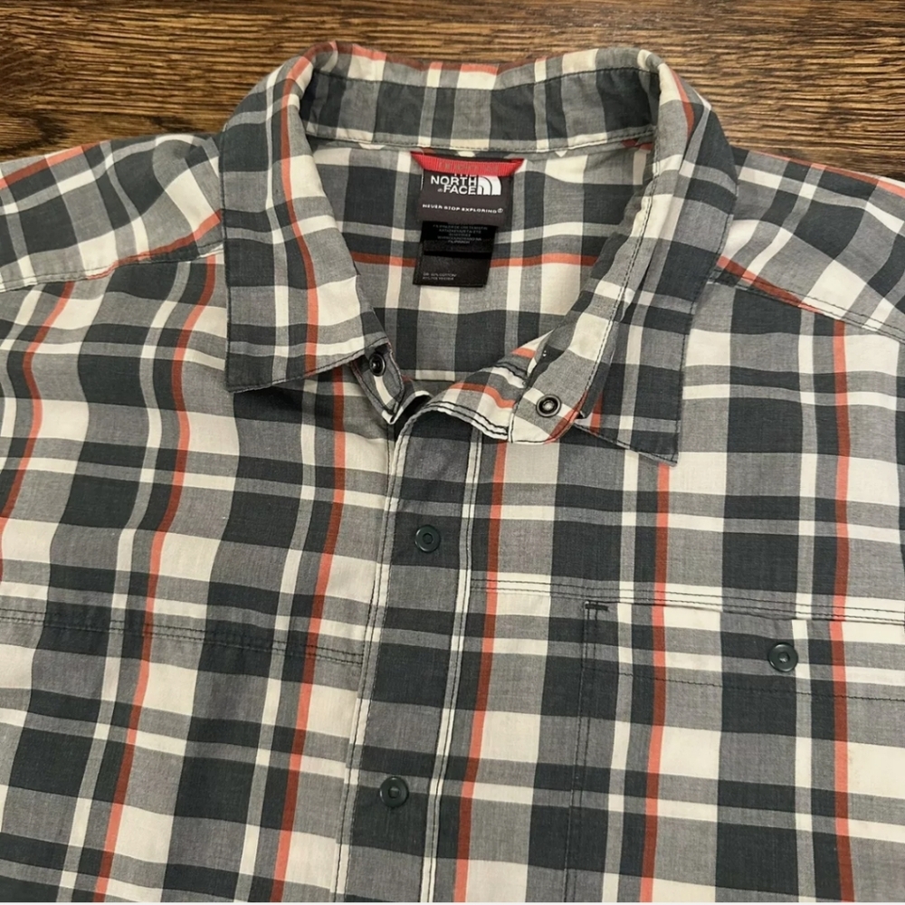 The North Face Button down short sleeve top Size Large